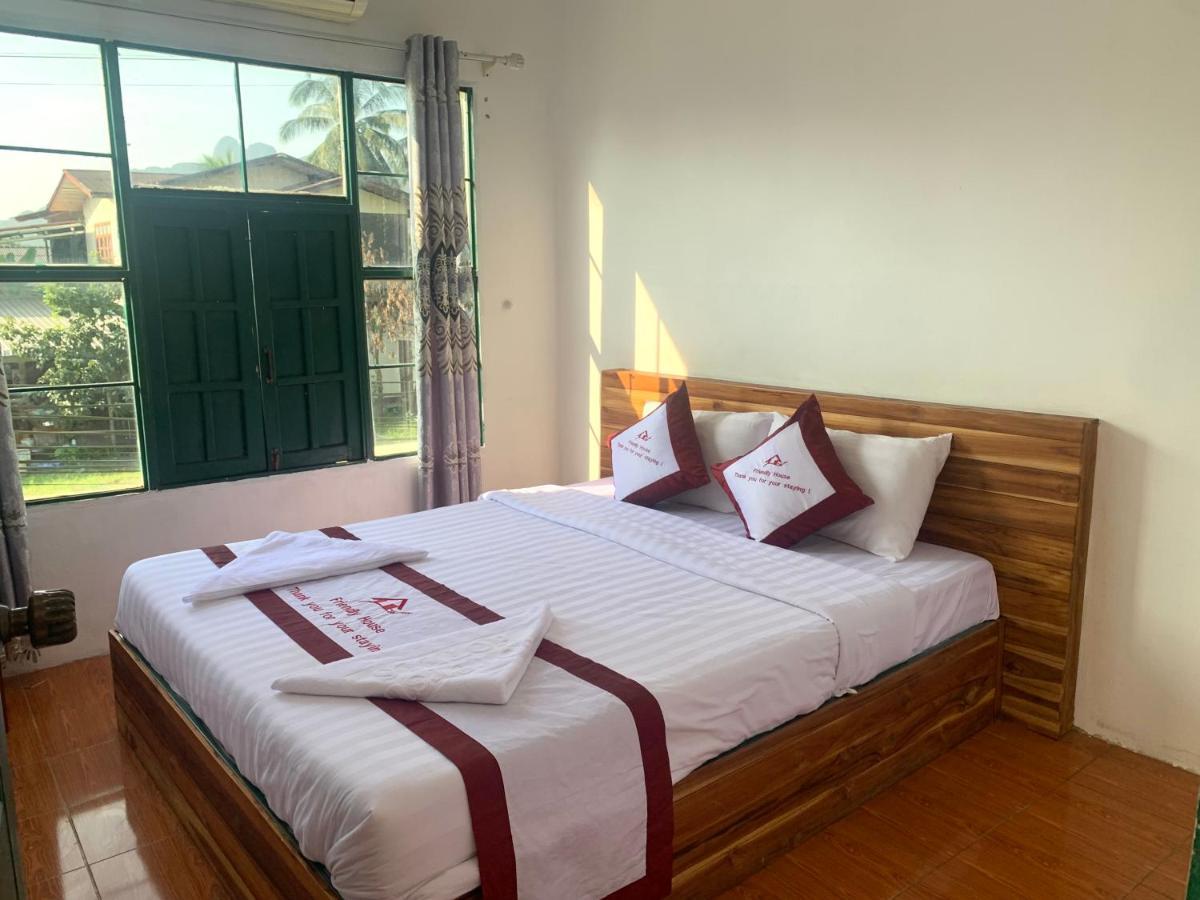 Vang Vieng Lily Backpackers Hostel Bagian luar foto