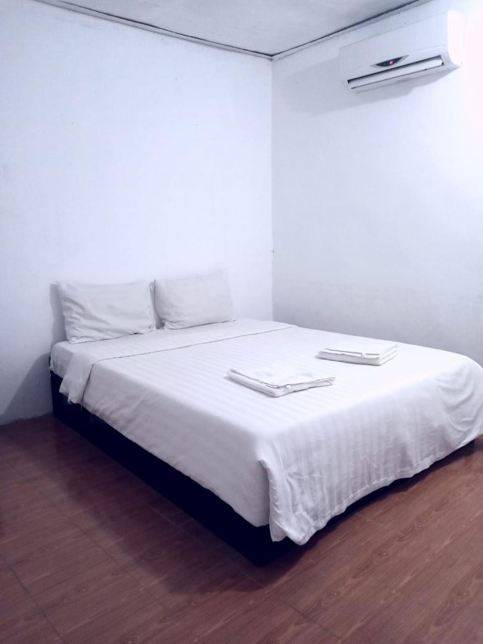 Vang Vieng Lily Backpackers Hostel Bagian luar foto