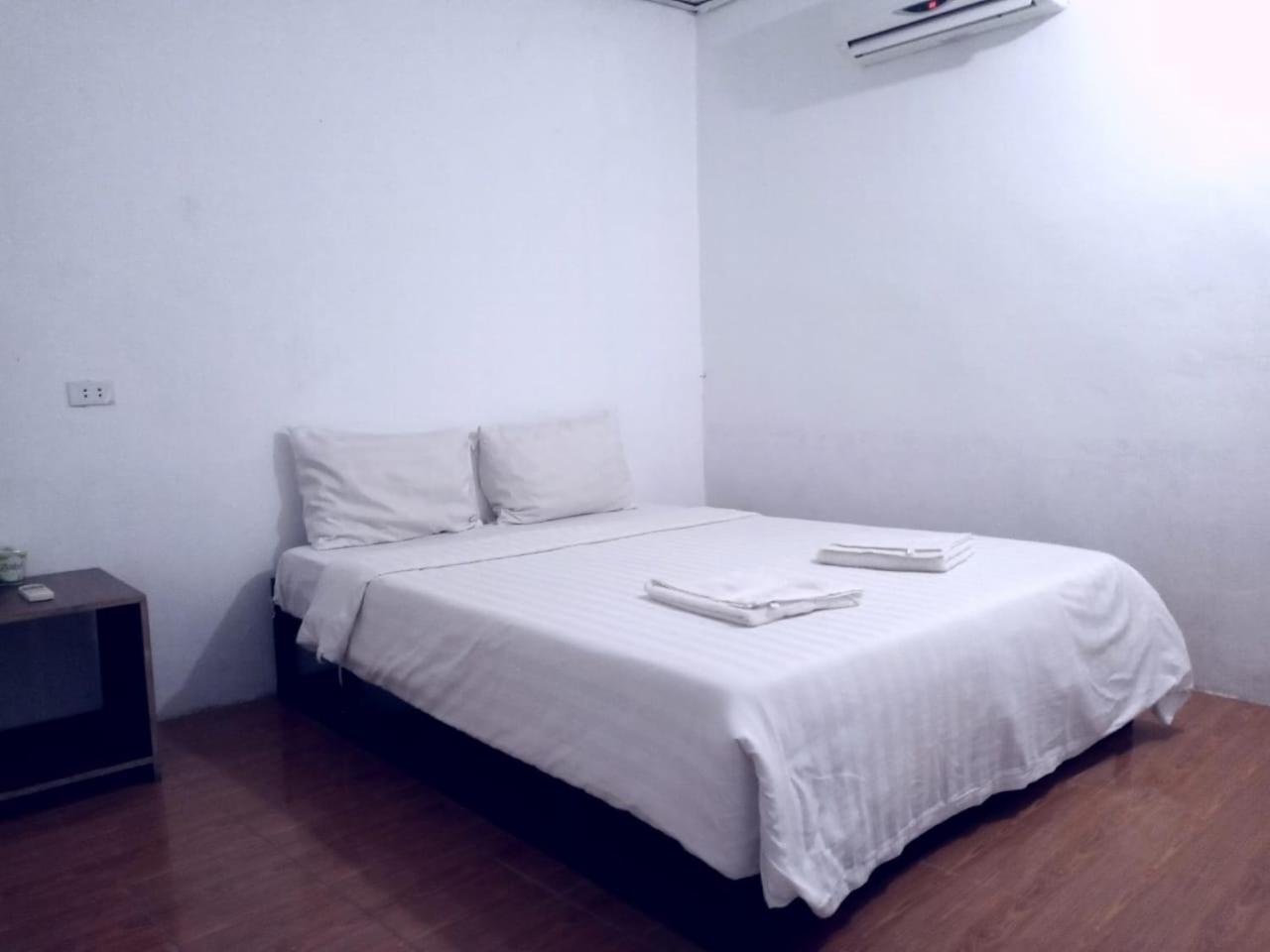 Vang Vieng Lily Backpackers Hostel Bagian luar foto